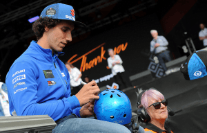 Alex Rins signs a helmet - DOC 2022